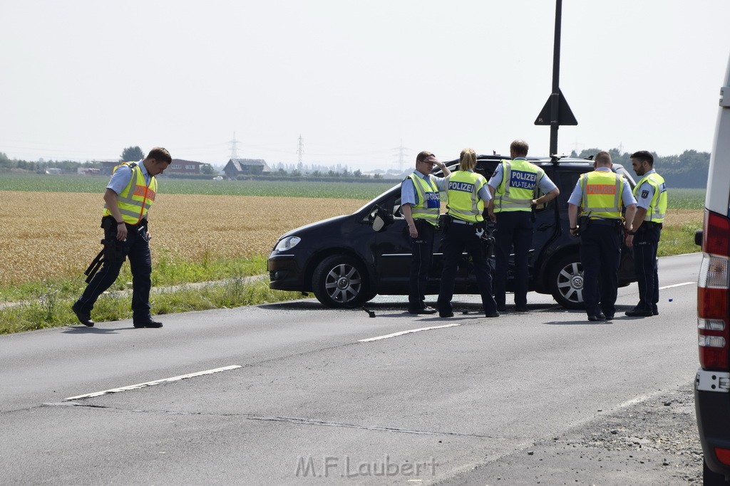 Schwerer Krad Pkw Unfall Koeln Porz Libur Liburer Landstr (Krad Fahrer nach Tagen verstorben) P098.JPG - Miklos Laubert